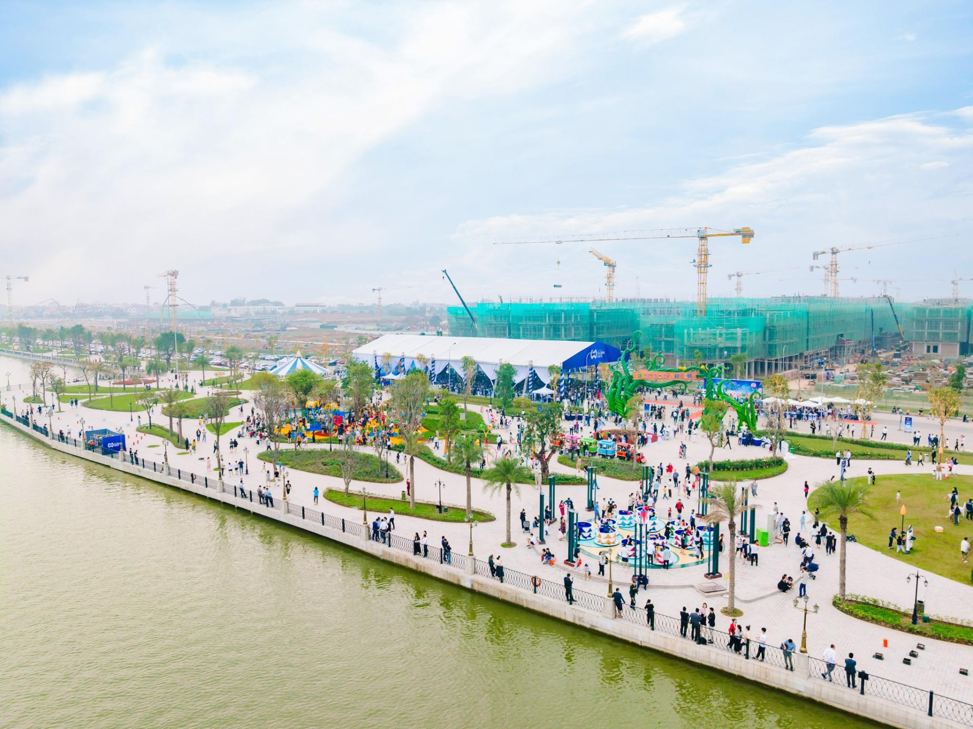 Chớp thành công cơ hội cuối, nhà đầu tư tại Vinhomes Global Gate nhắn nhủ: “Chậm một bước sẽ chỉ biết ước”
