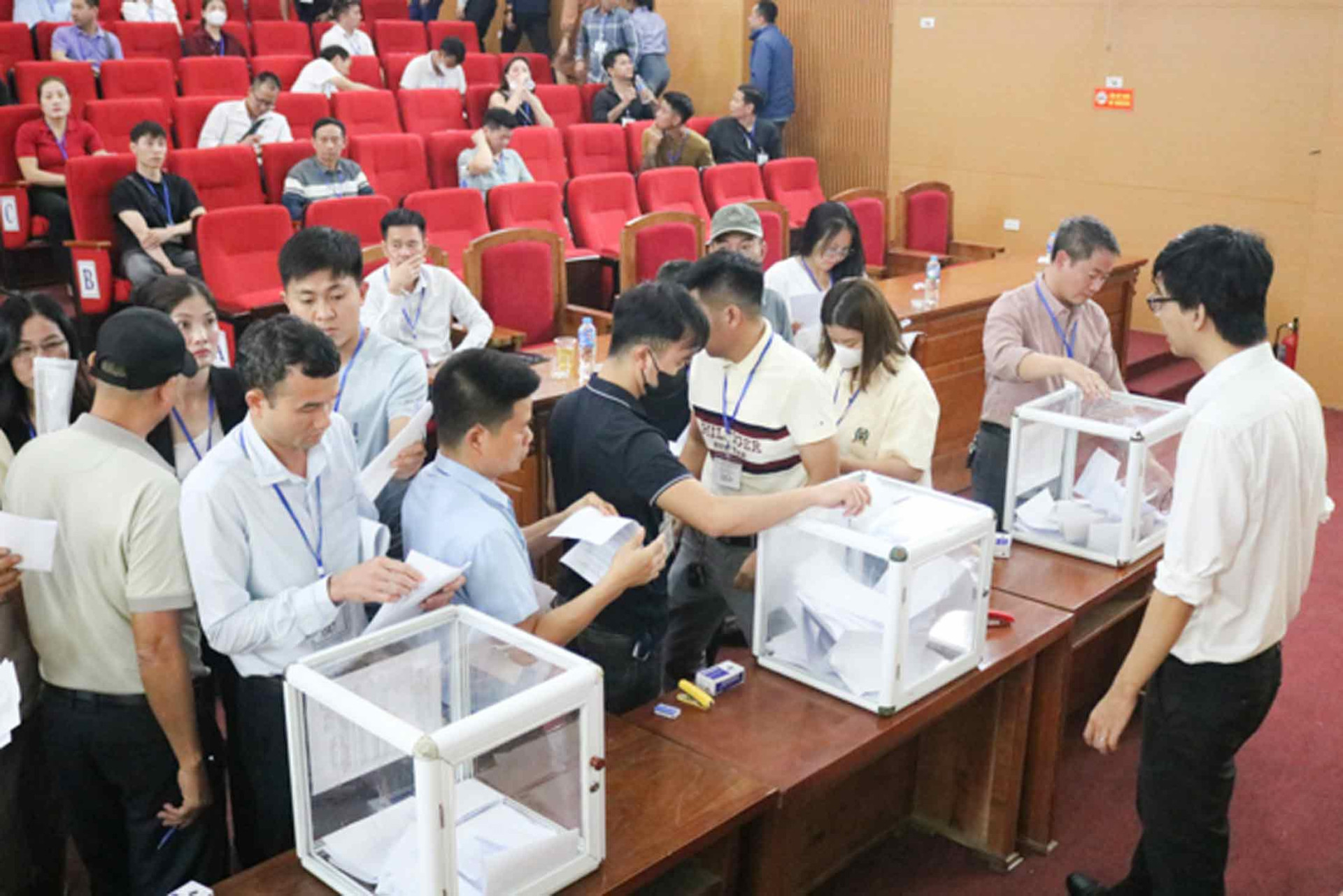 Tạm hoãn 2 phiên đấu giá đất tại Quốc Oai trong tháng 4