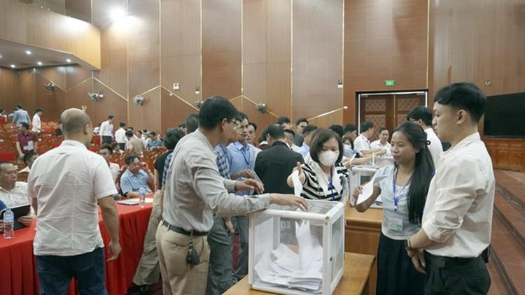 Hơn 470 người tranh nhau 34 lô đất ở Thạch Thất, có lô được trả tới 56,5 triệu đồng/m2
