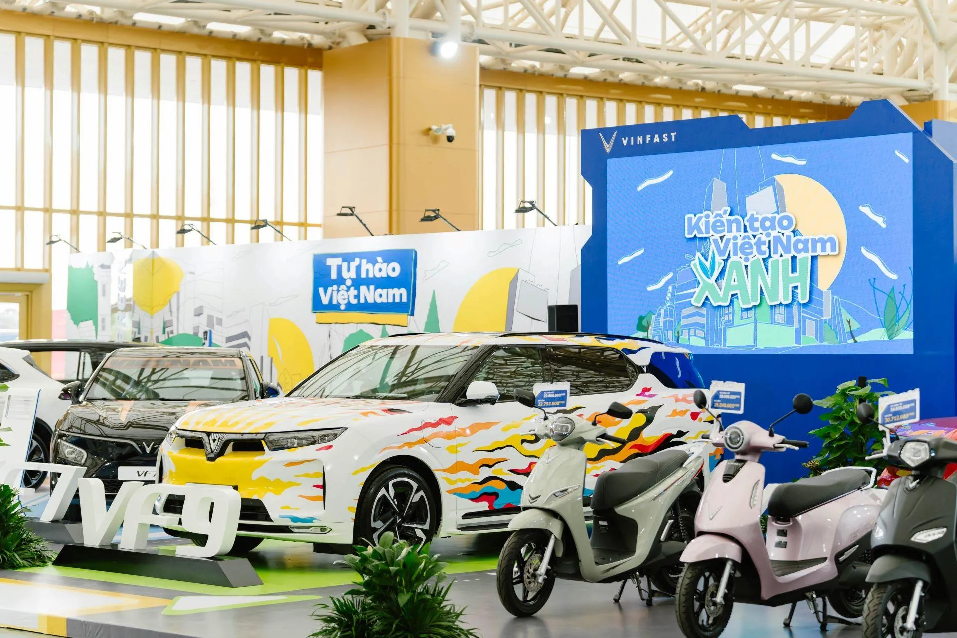 VinFast 'chiếm trọn spotlight' tại Vietnam Mobility Show 2025 với hệ sinh thái xanh toàn diện