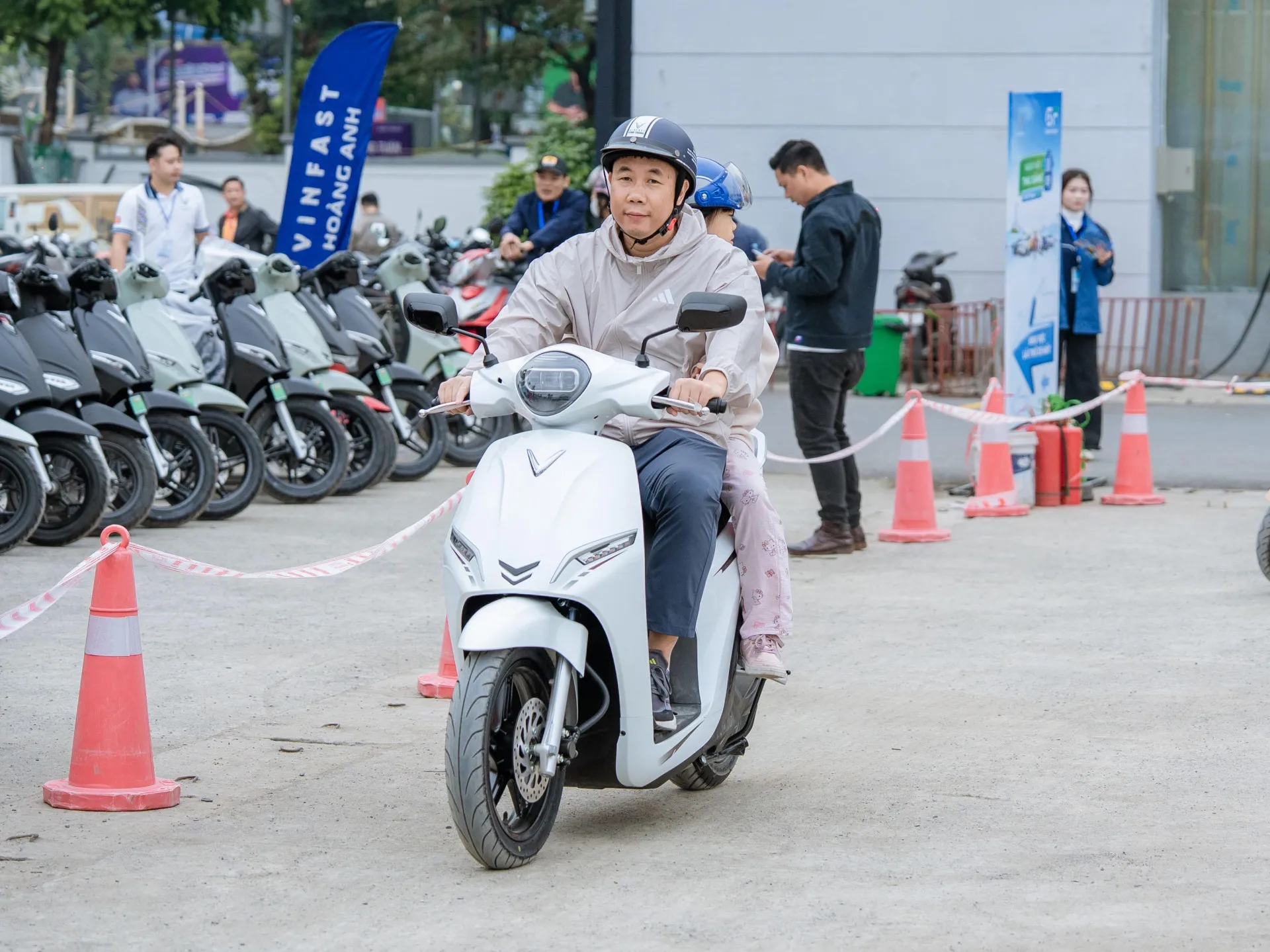 Người dùng yên tâm đi làm, về quê với VinFast Feliz nhờ tầm vận hành lên tới 262 km