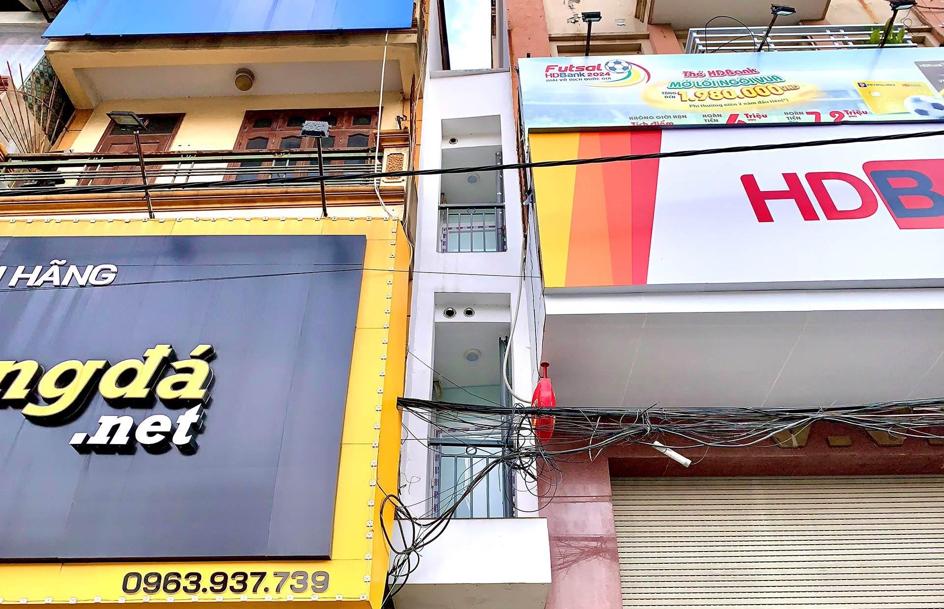 Bất ngờ với 'nội thất' ngôi nhà siêu mỏng, chỉ 1 m mặt tiền có giá lên tới 6,5 tỷ đồng tại Hà Nội
