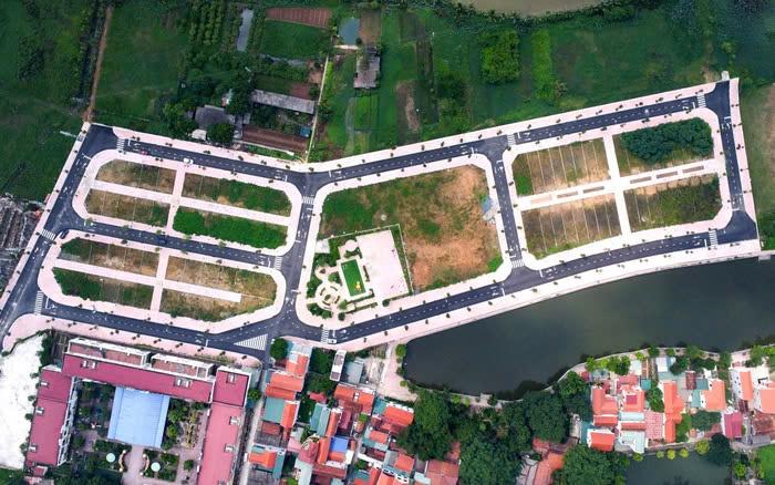 Nguy cơ 'bong bóng' bất động sản từ những vụ đấu giá đất ở vùng ven Hà Nội