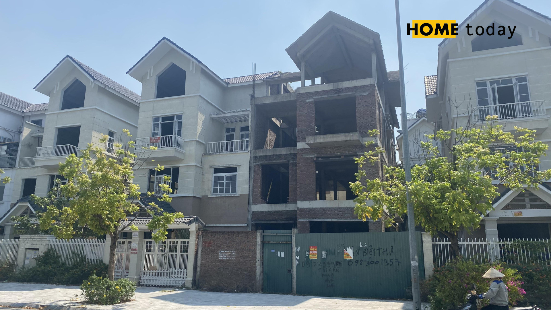Hà Nội: Khu đô thị hơn 7.000 tỷ đồng,  hoang tàn với hàng trăm biệt thự chưa có người ở