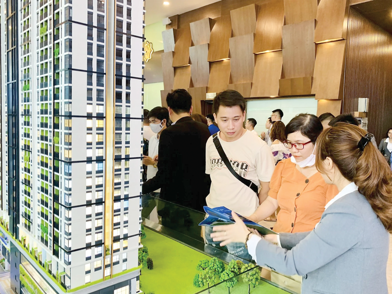Thị trường bất động sản TP.HCM sôi động với hơn 1.000 doanh nghiệp trở lại, giao dịch tăng mạnh