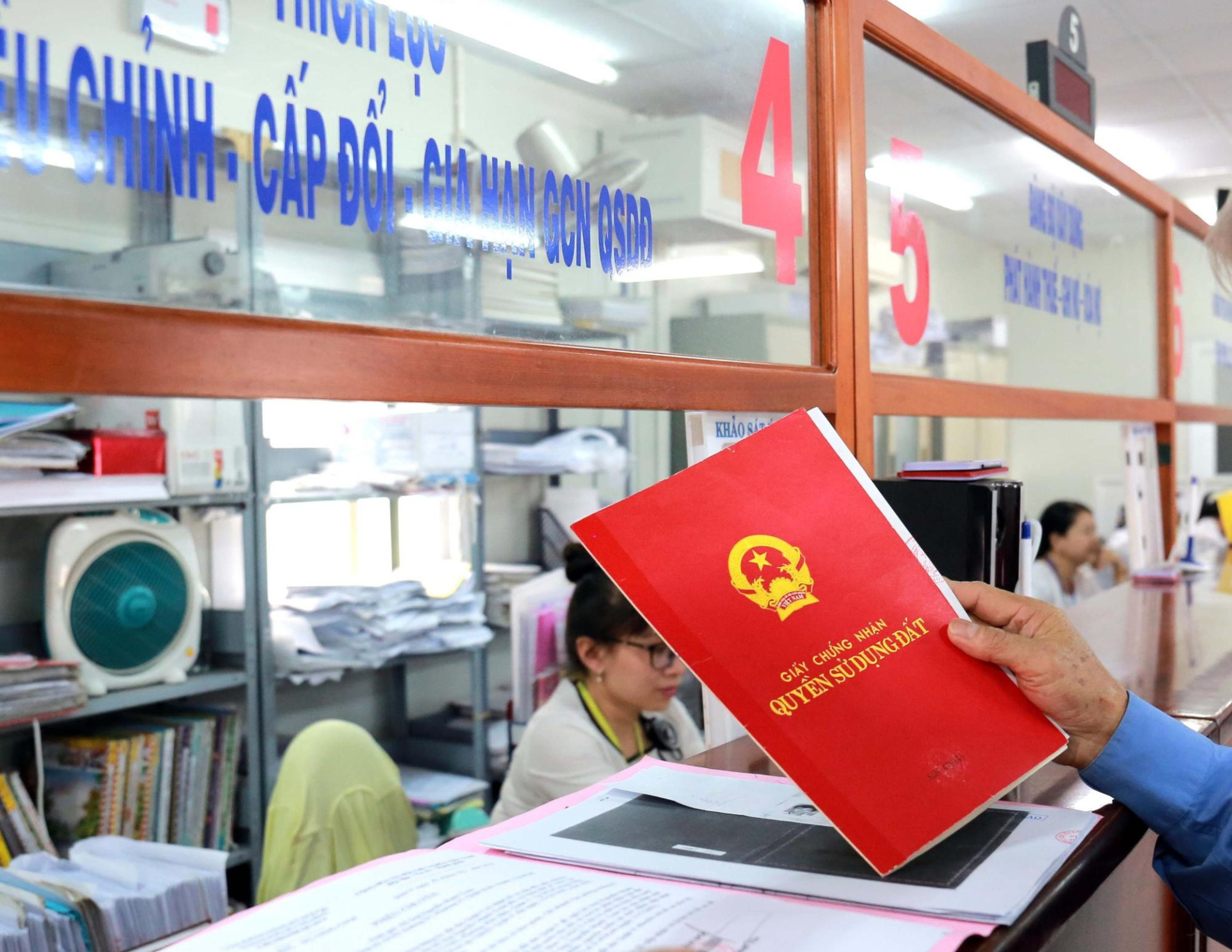 Diện tích đất tăng thêm so với sổ đỏ có phải nộp thuế không?