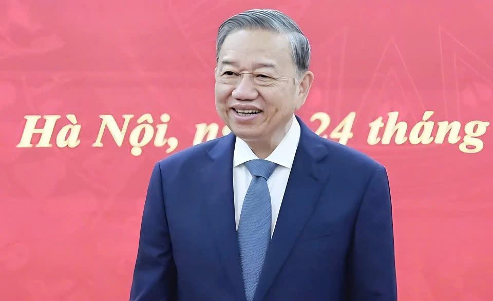Tổng Bí thư: Nghiên cứu lập quỹ nhà ở quốc gia, xây cảng miễn thuế