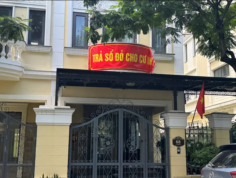 Biệt thự chục tỷ nhưng 'kẹt sổ': Khi băng rôn đỏ phủ kín khu đô thị sang và bài học nhãn tiền cho người mua nhà