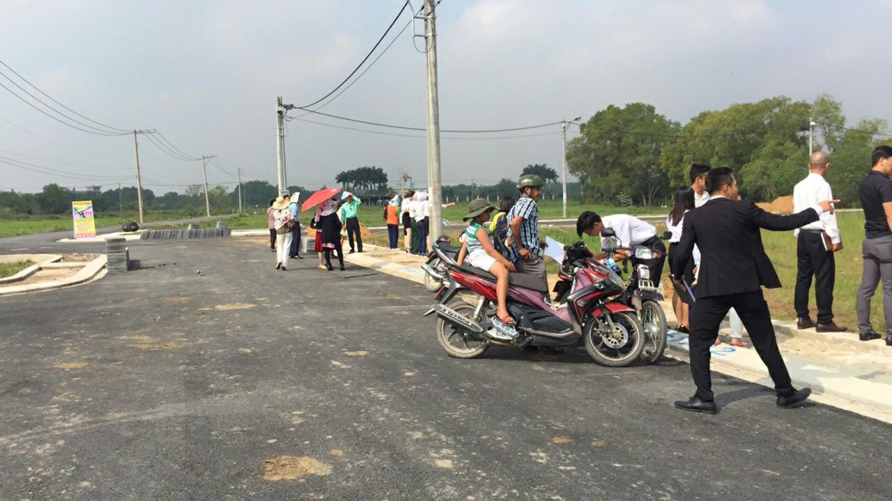 Thị trường đất nền 2 miền Bắc - Nam: Nơi nóng “bỏng tay”, chỗ dài cổ… mong khách