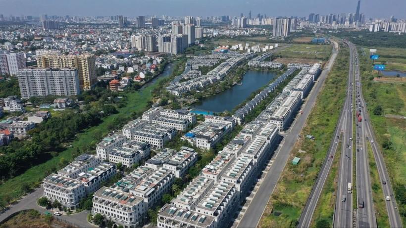 Điểm tin BĐS - tài chính 7/10: Giá nhà liền thổ TP.HCM trung bình 383 triệu đồng/m2