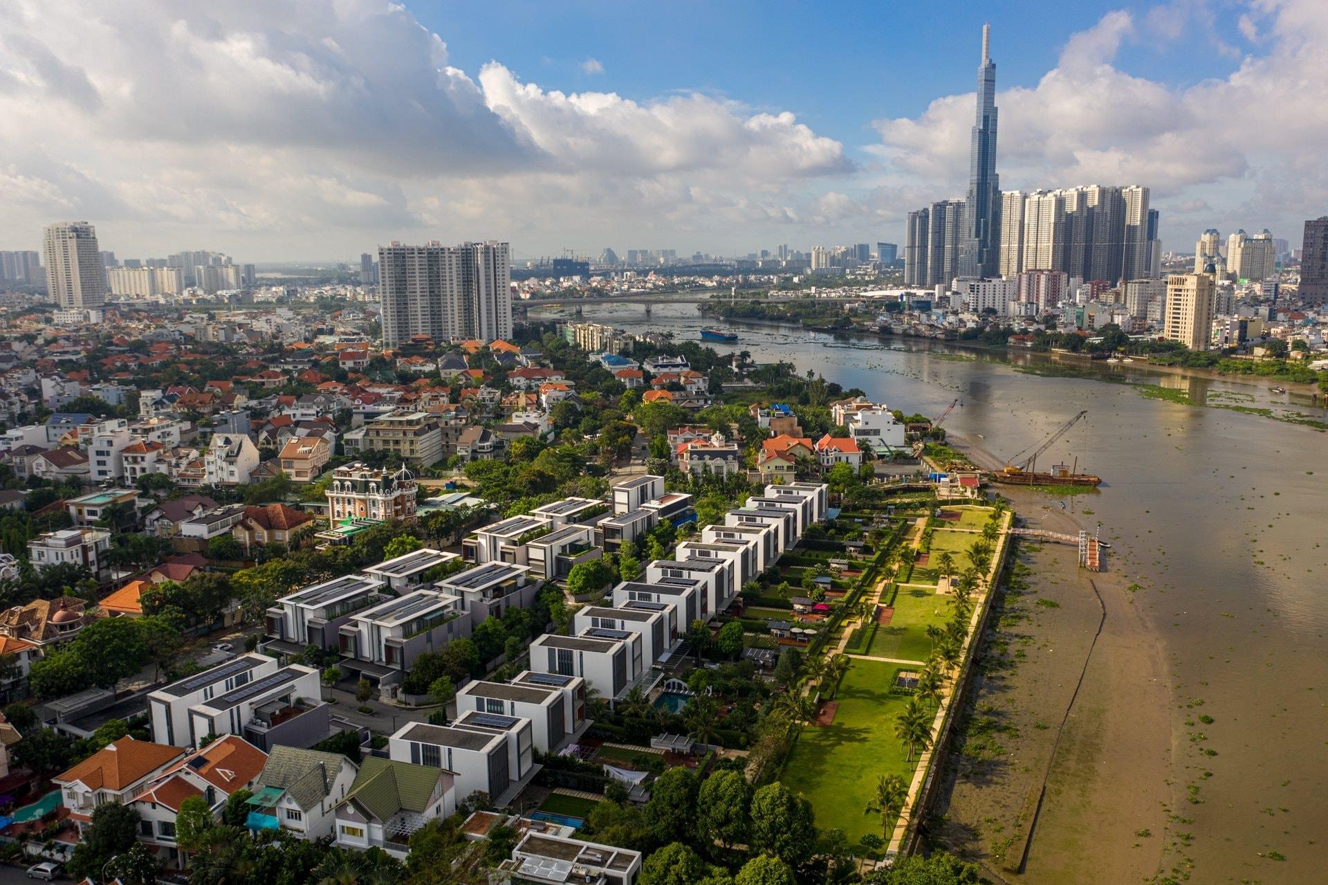 Điểm tin BĐS - tài chính 17/10: Báo Singapore sửng sốt vì giá nhà TP.HCM vượt mặt Singapore, lọt top đắt đỏ nhất ASEAN!