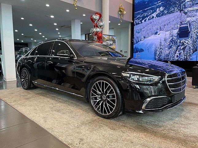 Một doanh nghiệp bất động sản thưởng Tết đậm bằng ô tô Mercedes