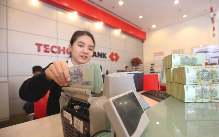 Techcombank điều chỉnh giảm lãi suất đồng loạt các kỳ hạn