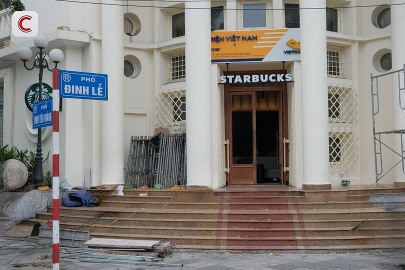 Starbucks chuẩn bị khai trương tại vị trí đắt giá bậc nhất Hà Nội, ngay bên Hồ Gươm