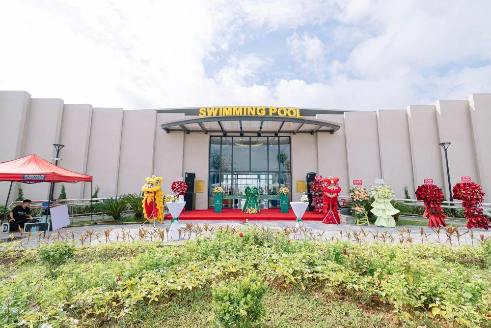 Vinhomes Golden City khai trương bể bơi 4 mùa, hoàn thiện chuẩn sống nghỉ dưỡng trước ngày bàn giao