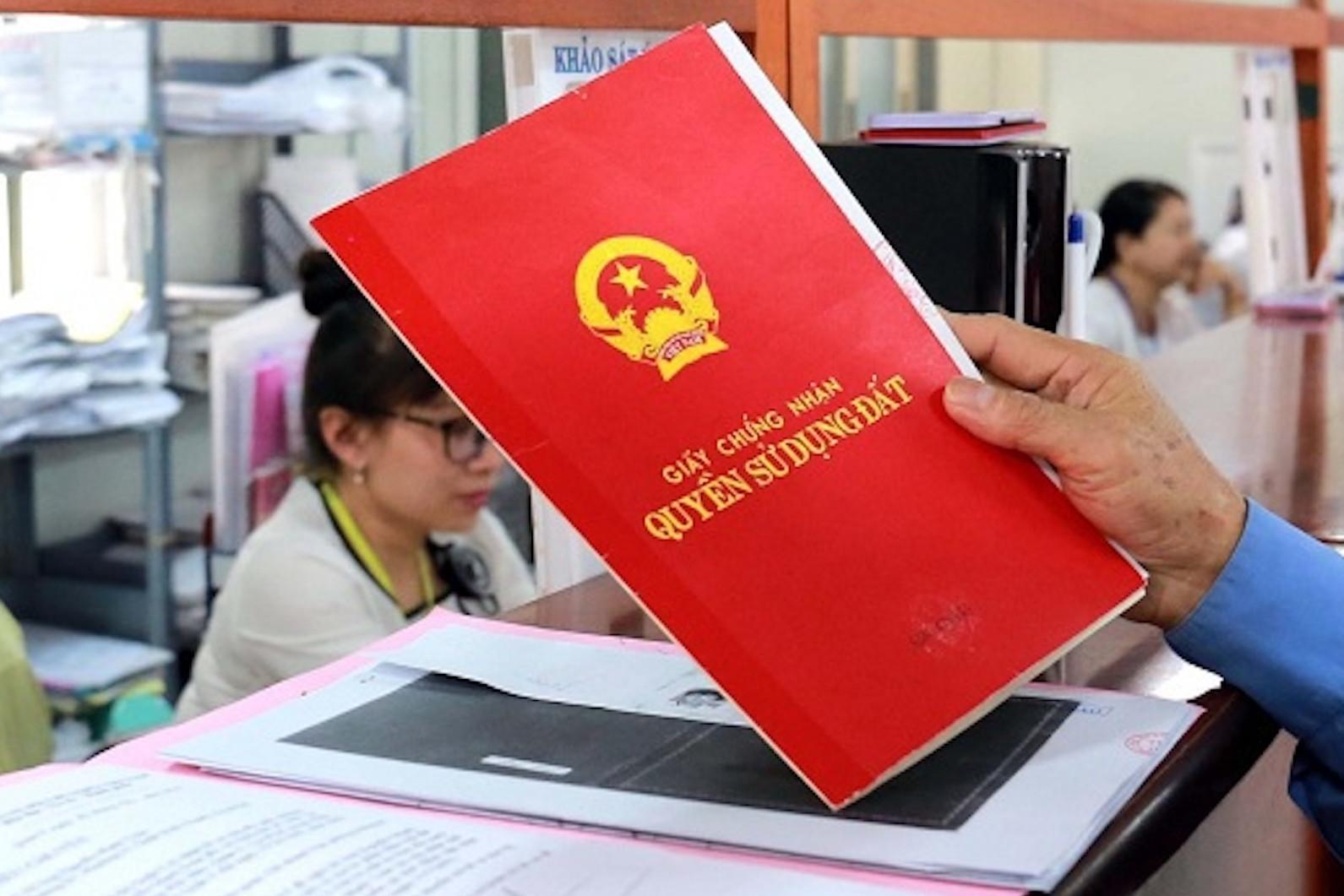 Hướng dẫn thủ tục sang tên Sổ đỏ theo quy định mới nhất năm 2025