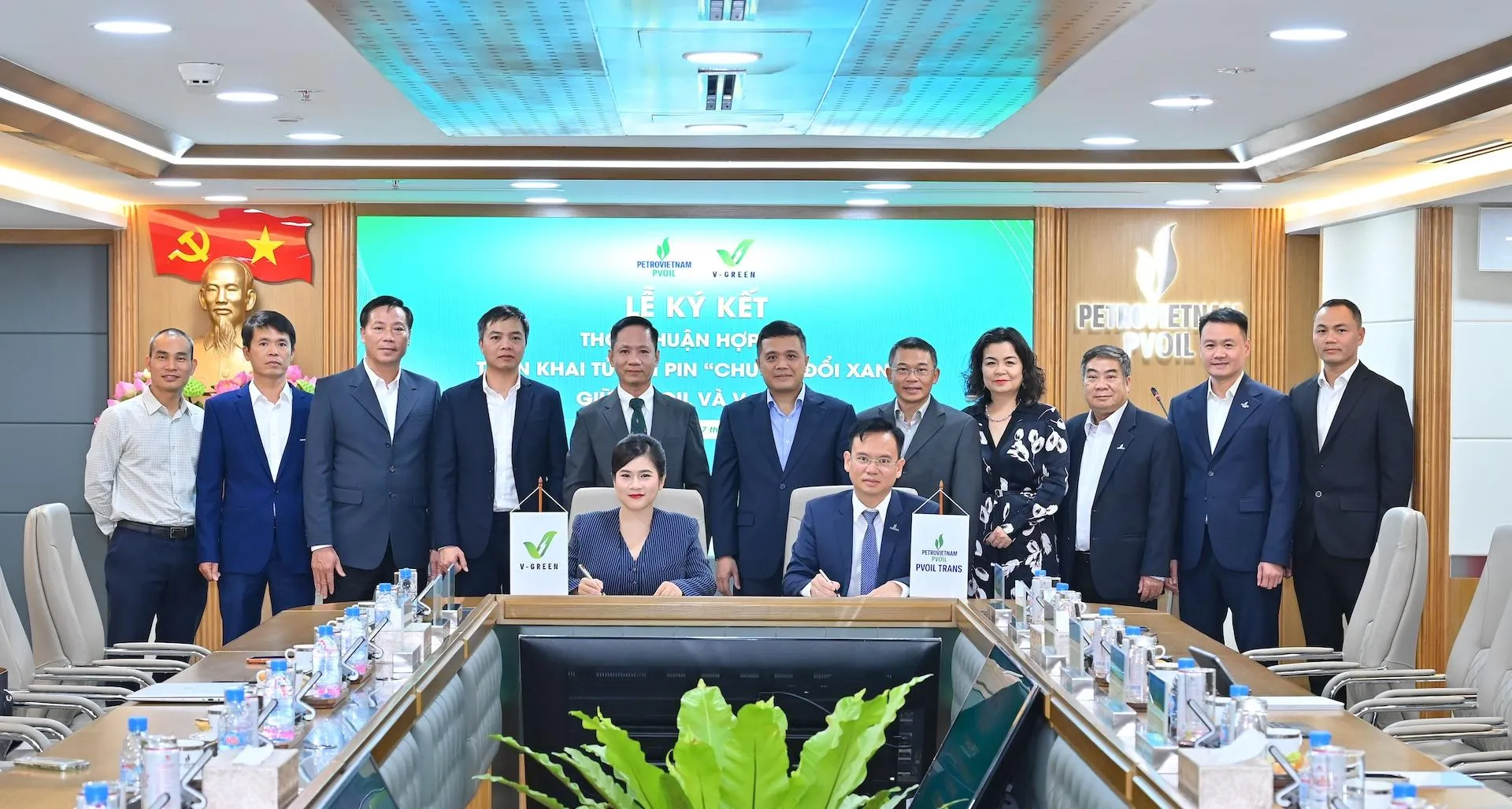 V-Green triển khai hơn 3.000 tủ đổi pin xe máy điện tại cây xăng PVOIL