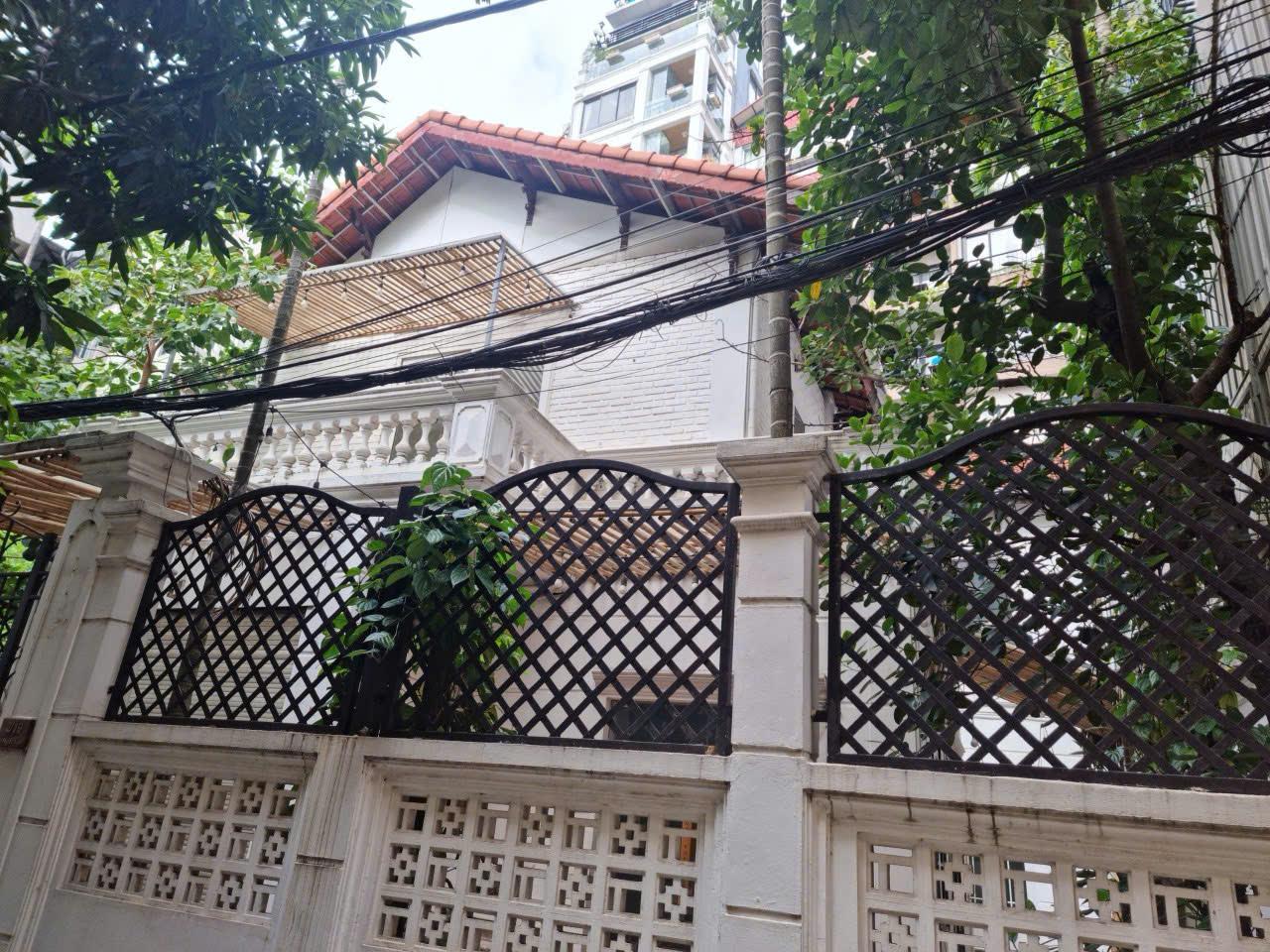 Bán Biệt thự phố Tô Ngọc Vân, DT 194m2, mặt tiền 10m, giá 65 tỷ