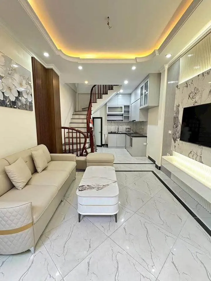 Bán nhà 5 tầng, 33m2 giá 7,45 tỷ ở Ngọc Thuỵ, Long Biên (ô tô cách nhà 25m)