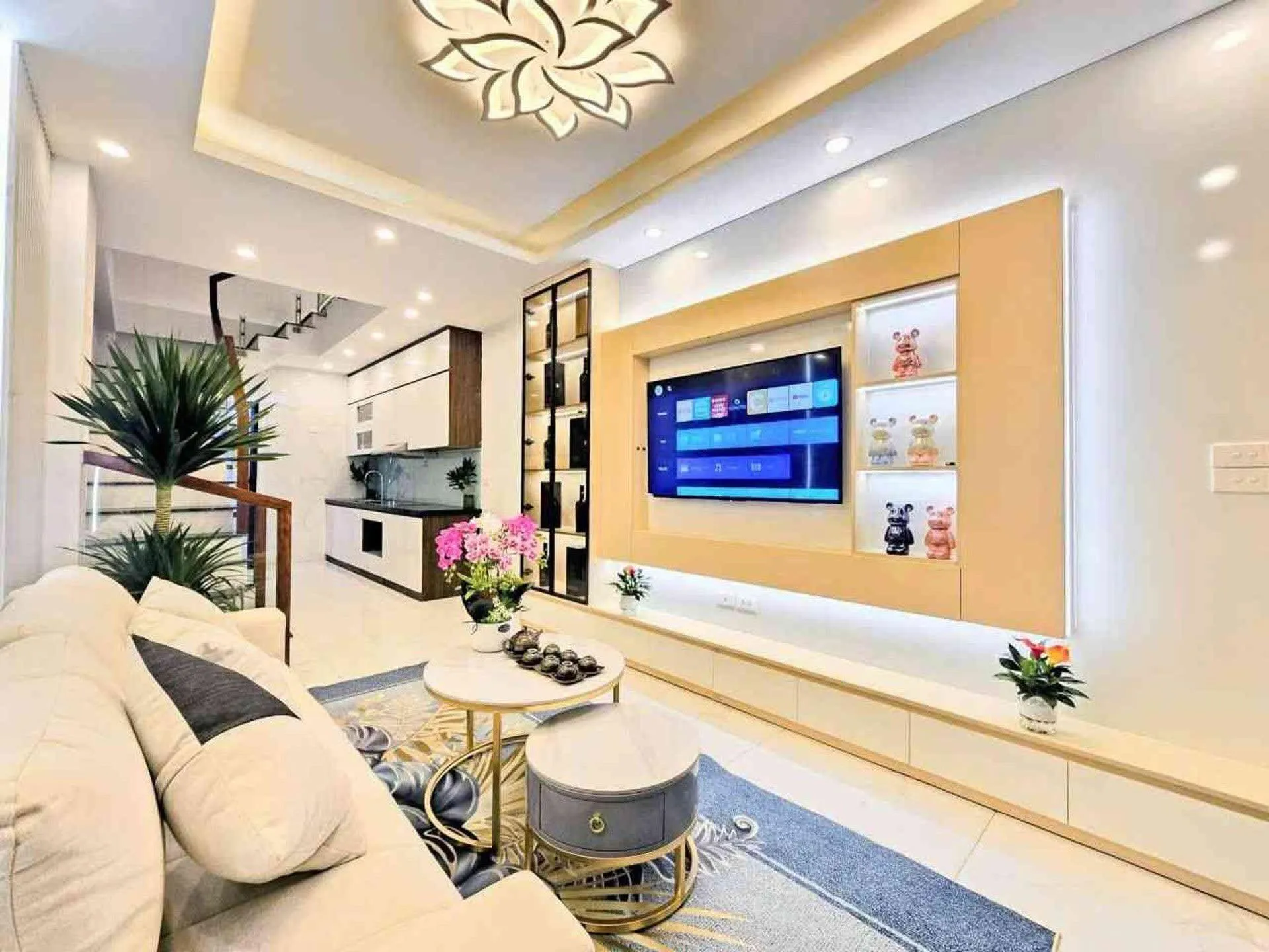Bán nhà gần trường cấp 2 Thạch Bàn, Long Biên, 35m², 5 tầng, chỉ 7,1 tỷ