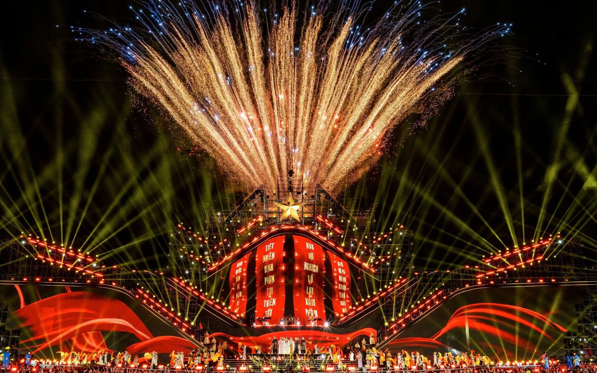 25.000 khán giả bùng nổ cảm xúc trong đêm V Concert - Rạng rỡ Việt Nam