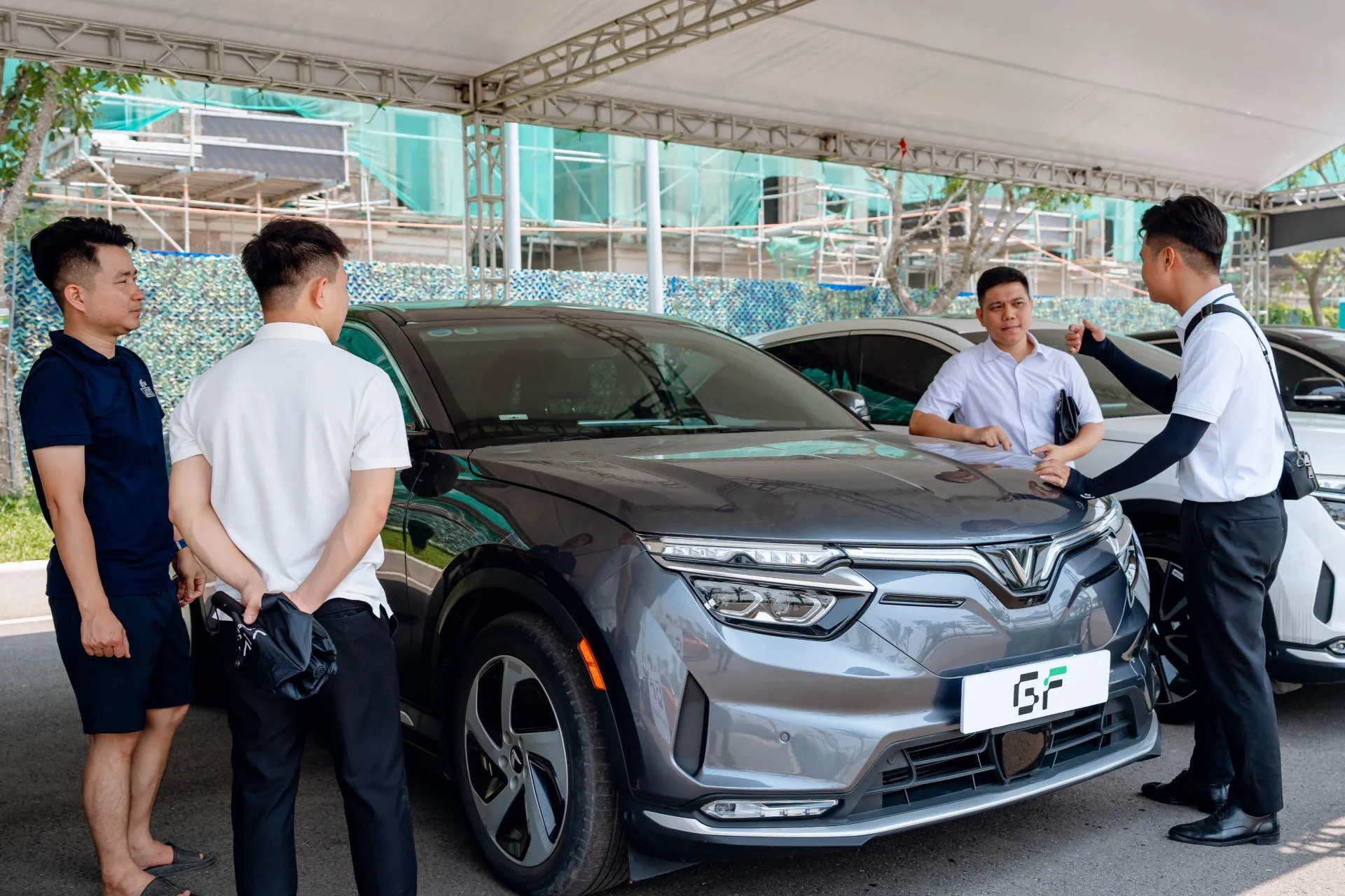 Người dùng hài lòng với VinFast VF 8 “lướt” từ GF: “Giá tốt, chất lượng xe như mới”