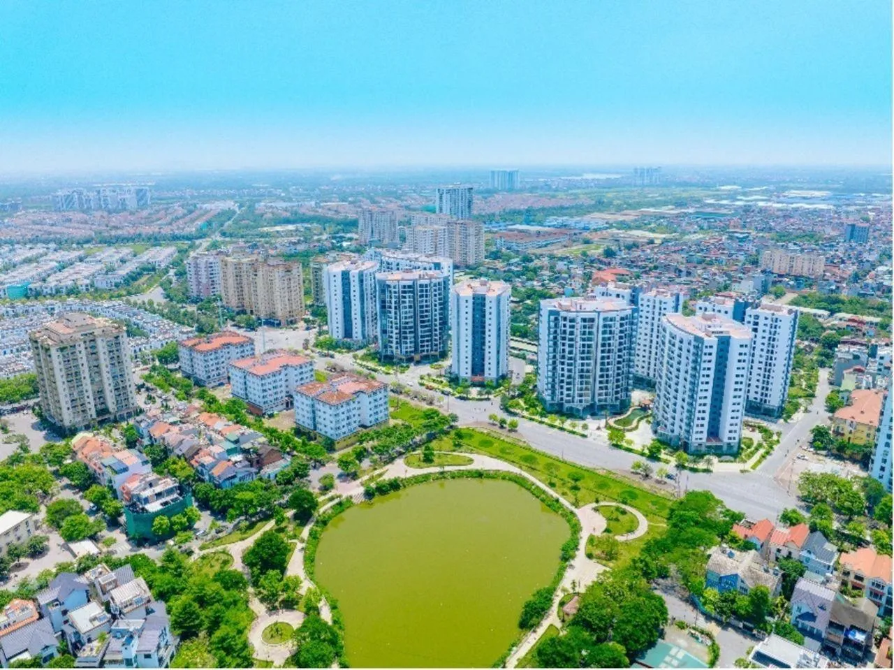 Điểm tin BĐS - tài chính 23/9: 'Nhà trên 100 triệu đồng mỗi m2, người dân sao có tiền mua'?