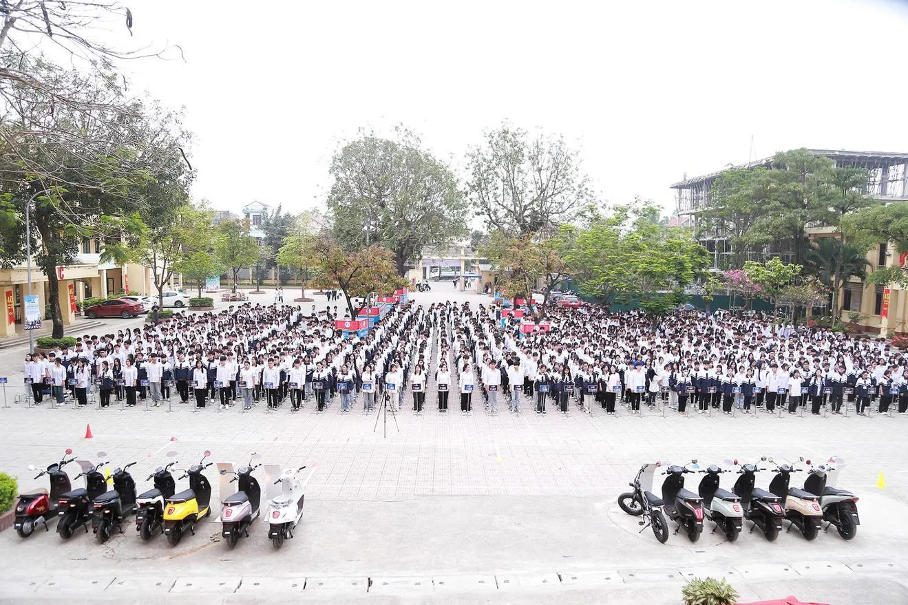 Chuỗi sự kiện “Phủ xanh trường học 2026”: Học sinh Hà Nội trải nghiệm xe điện VinFast, lan tỏa thông điệp sống xanh