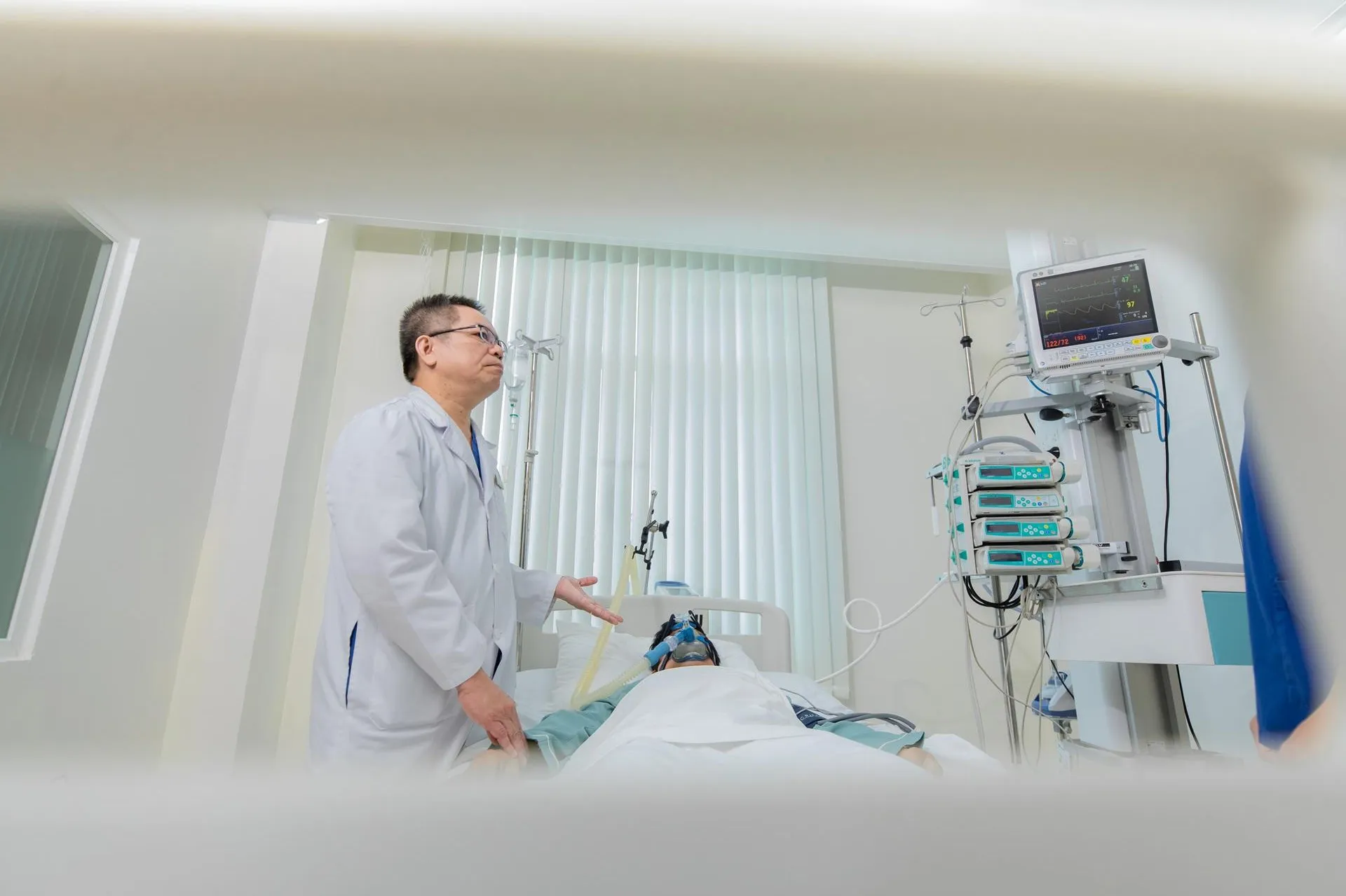 Cuộc chiến sinh tử 2 lần cứu sống nữ bệnh nhân nước ngoài ngay trên bàn can thiệp tại Vinmec Đà Nẵng