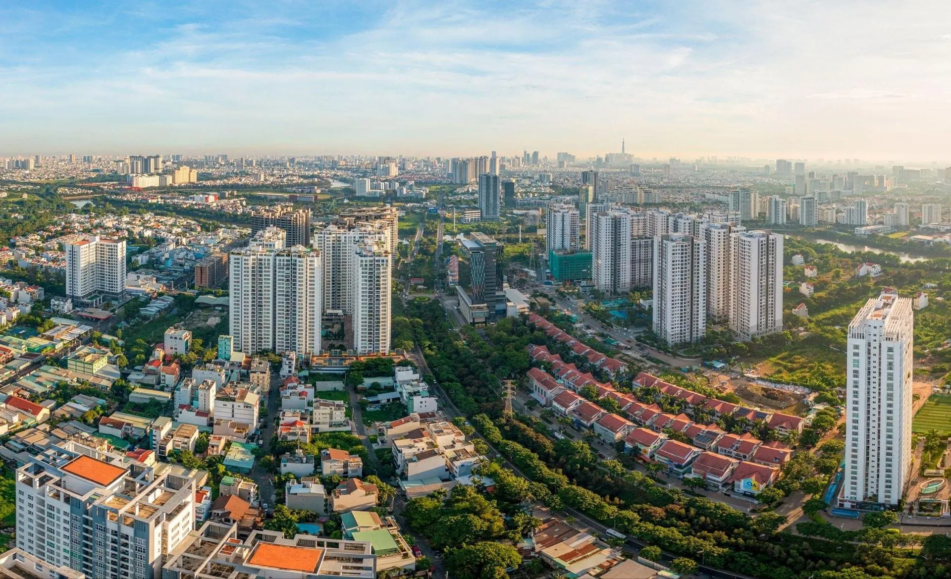 JLL: M&A bất động sản vượt 2,4 tỷ USD trong năm 2025