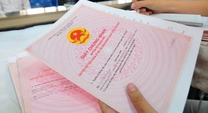 Thời chuyển đổi số, cần sớm dùng VNeID xác thực thông tin nhà đất thay vì photo sổ đỏ nộp cho phường