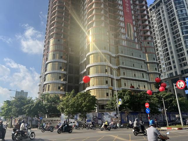 Những tòa nhà bằng kính “gây hại” cho người đi đường