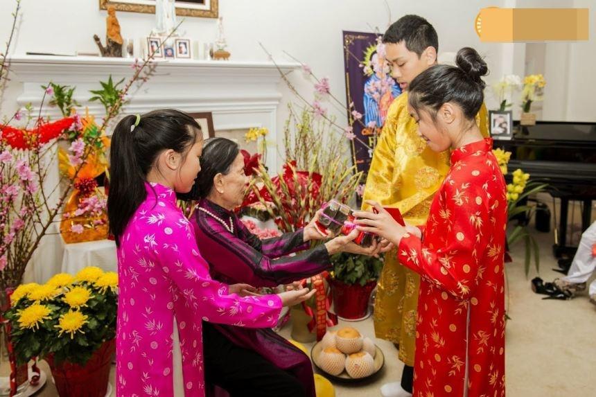 Cách chọn người xông đất đầu năm giúp gia chủ đón nhận tài lộc, hạnh phúc trong năm mới