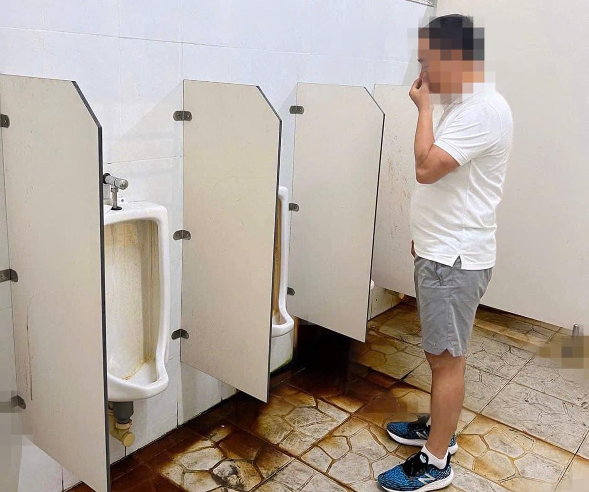 Ám ảnh với nhà vệ sinh bẩn thỉu trong dự án 650 tỷ ở Bình Dương