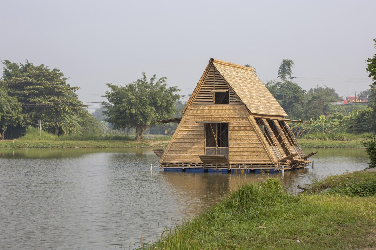 Ngôi nhà bằng tre nổi trên mặt nước, thích ứng với bão lụt