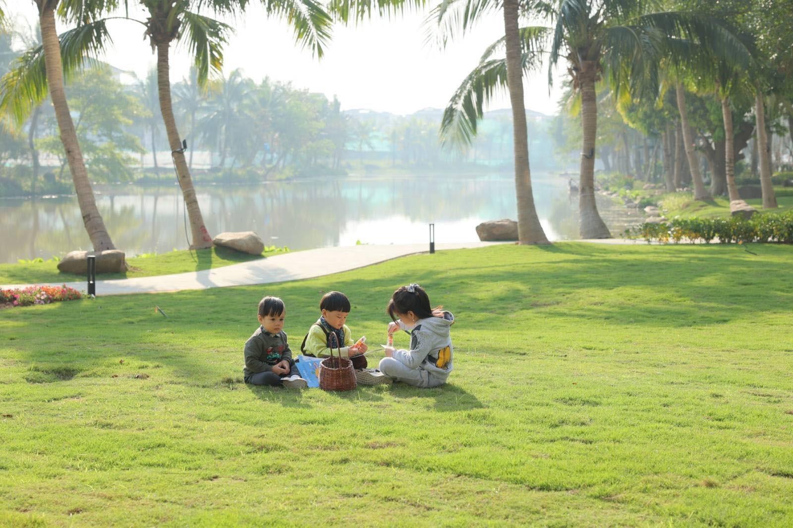 Người già sống vui, trẻ hoà mình với thiên nhiên ở 'thành phố 4 mùa thiên nhiên bao bọc'