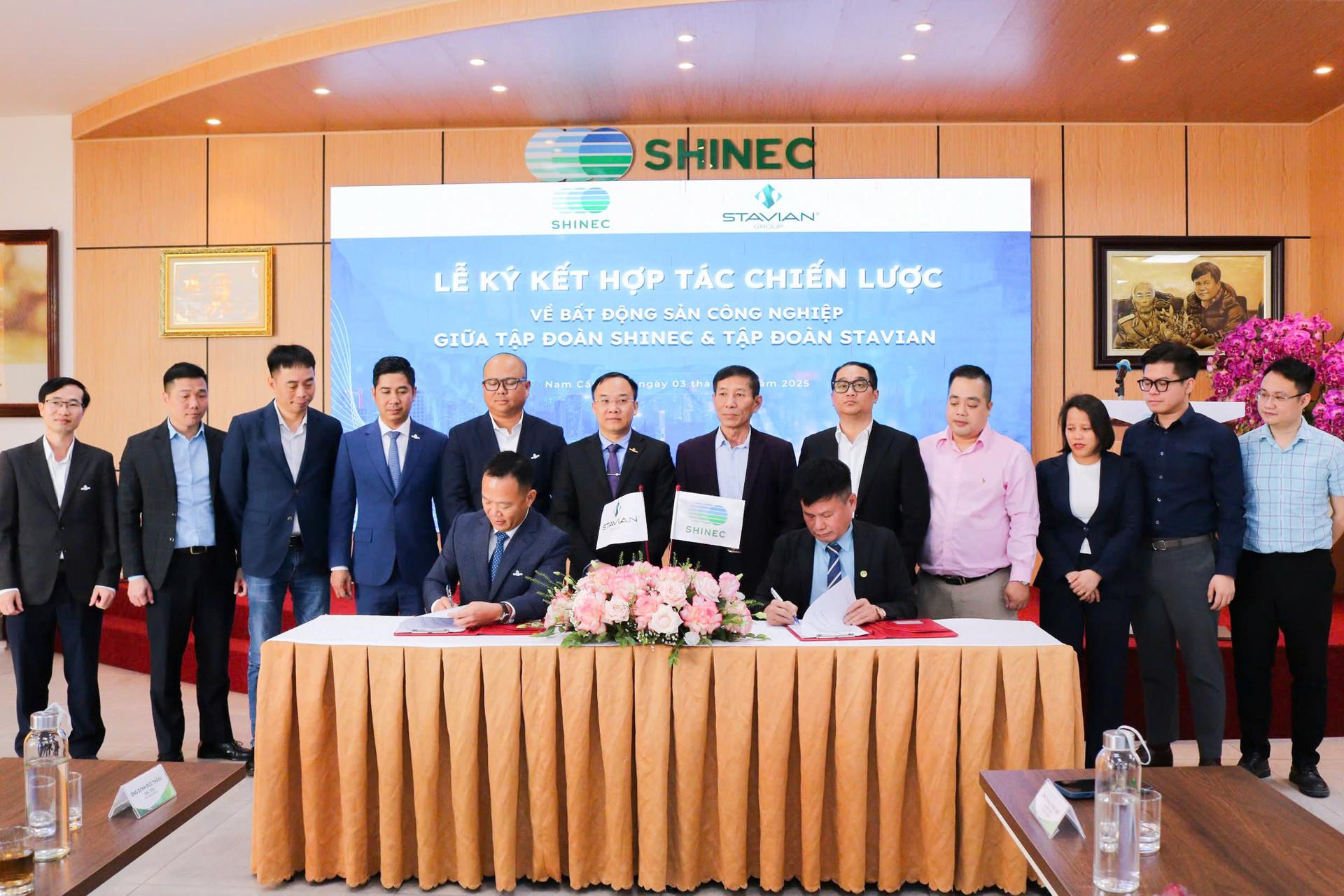 Cú 'bắt tay chiến lược' của Stavian và Shinec