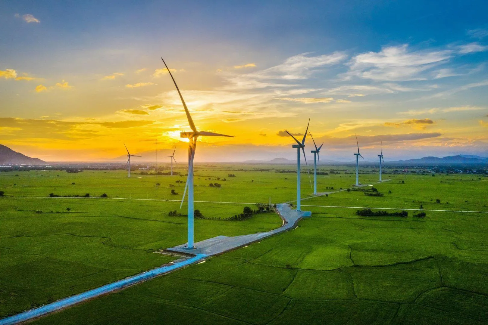 Tiết kiệm điện không chỉ là giải pháp mà là chiến lược cho tăng trưởng bền vững