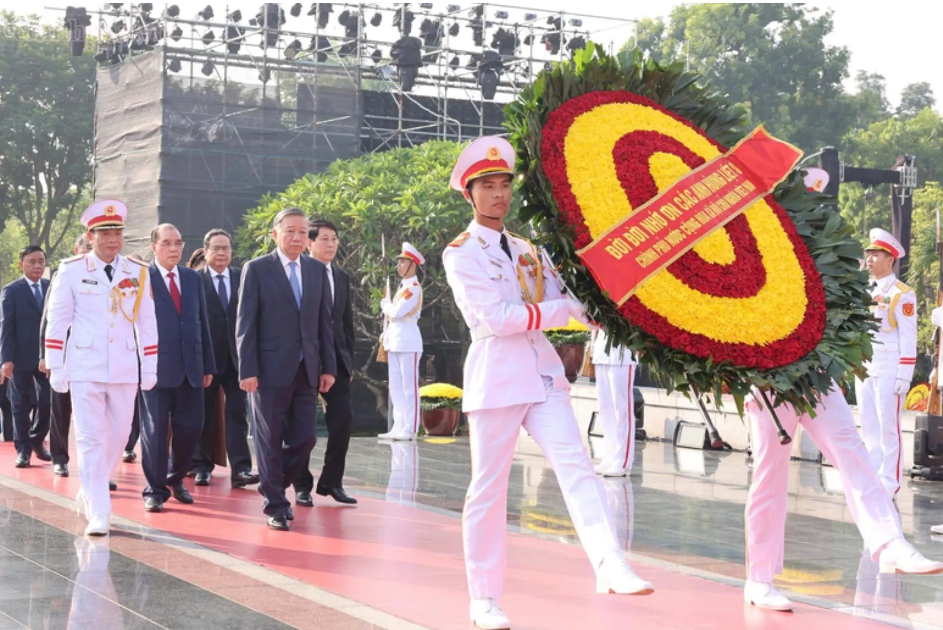 Kỷ niệm 79 năm Ngày Thương binh-Liệt sĩ: Lãnh đạo Đảng, Nhà nước tưởng niệm các Anh hùng liệt sĩ và viếng Chủ tịch Hồ Chí Minh