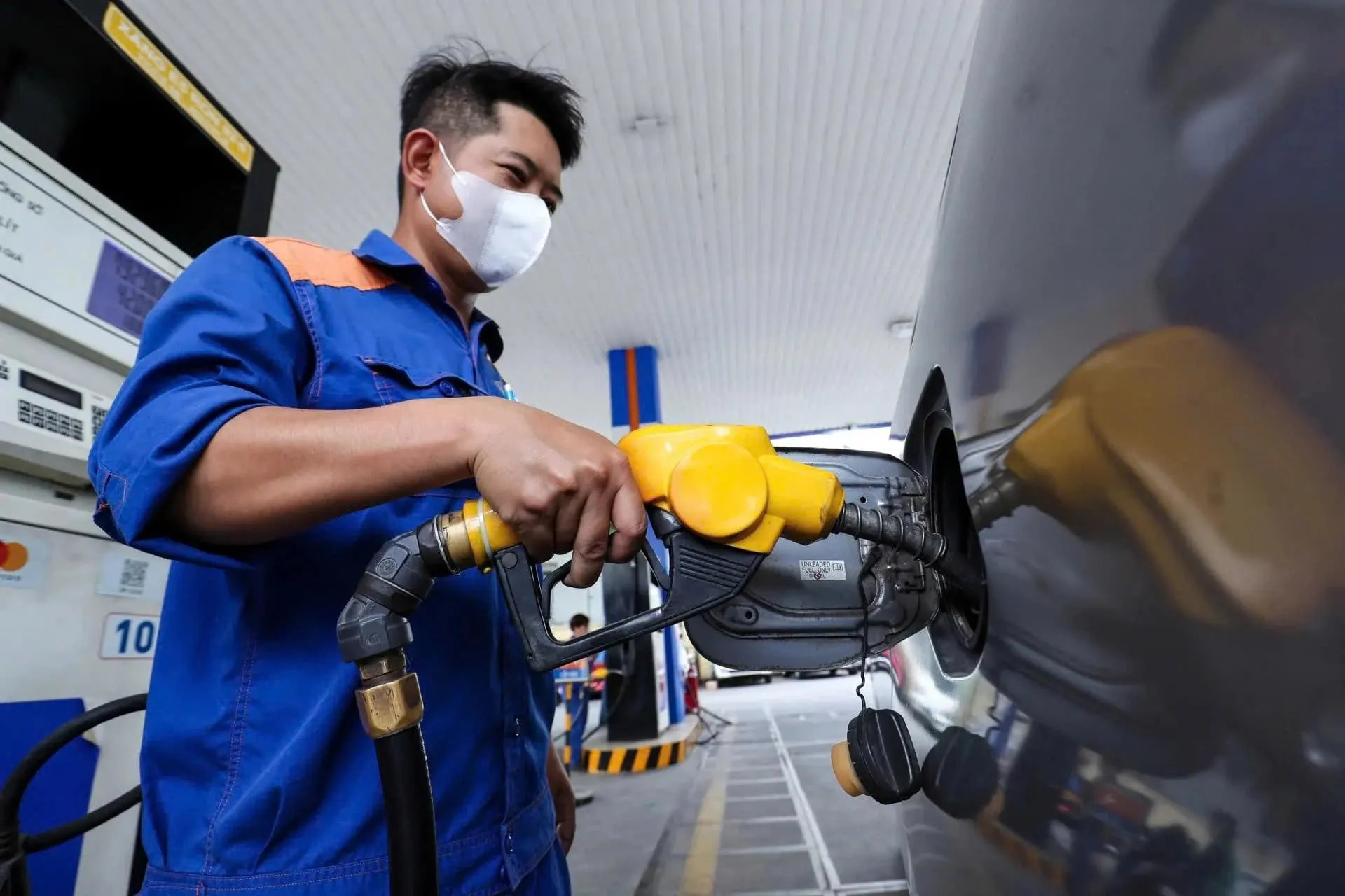 Giá xăng dầu hôm nay 7/8: Dầu thế giới bật tăng mạnh, giá xăng trong nước đồng loạt giảm