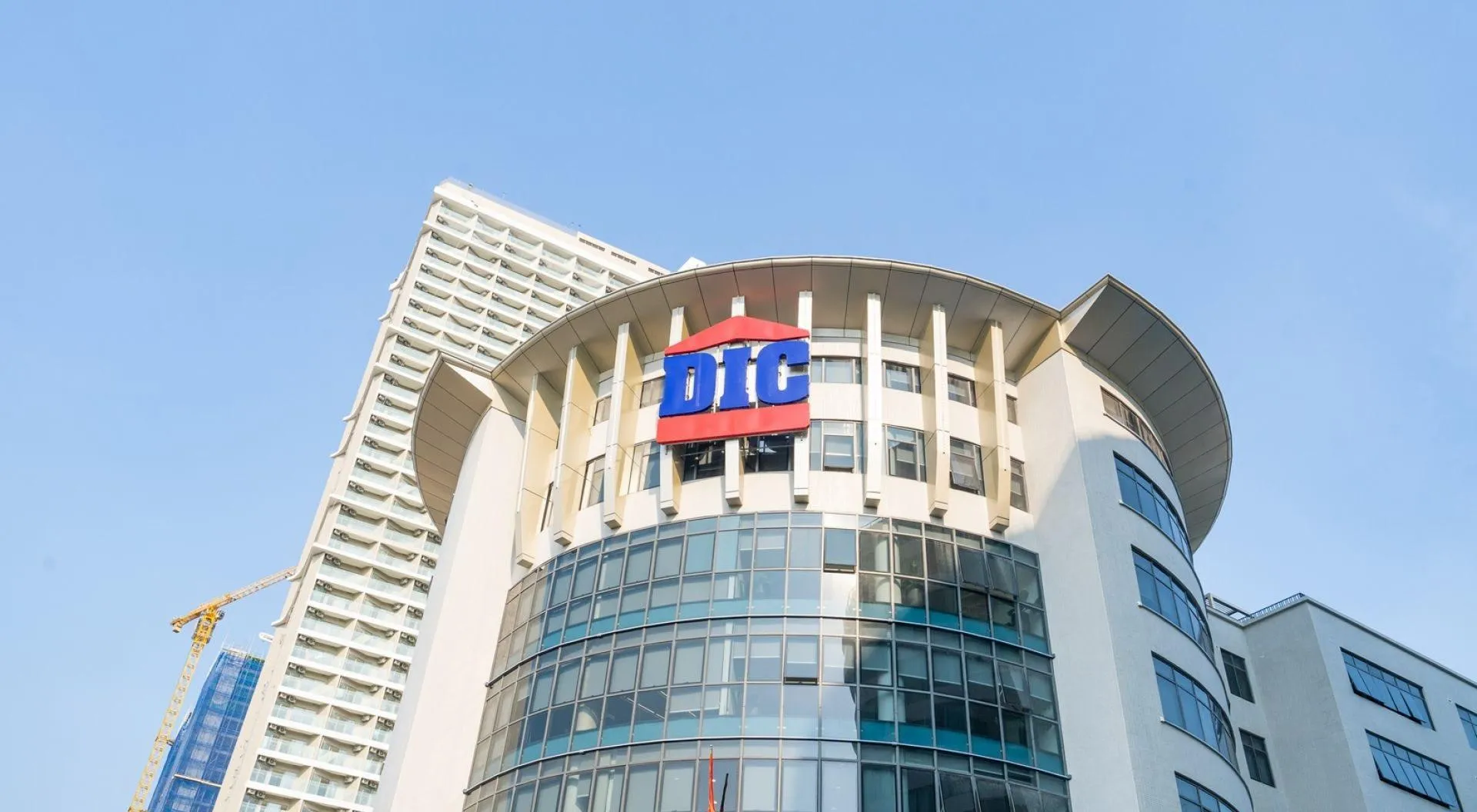 Gia đình Chủ tịch DIC Corp tiếp tục bị bán giải chấp hơn 8 triệu cổ phiếu, doanh nghiệp mới hoàn thành khoảng 1/4 kế hoạch năm