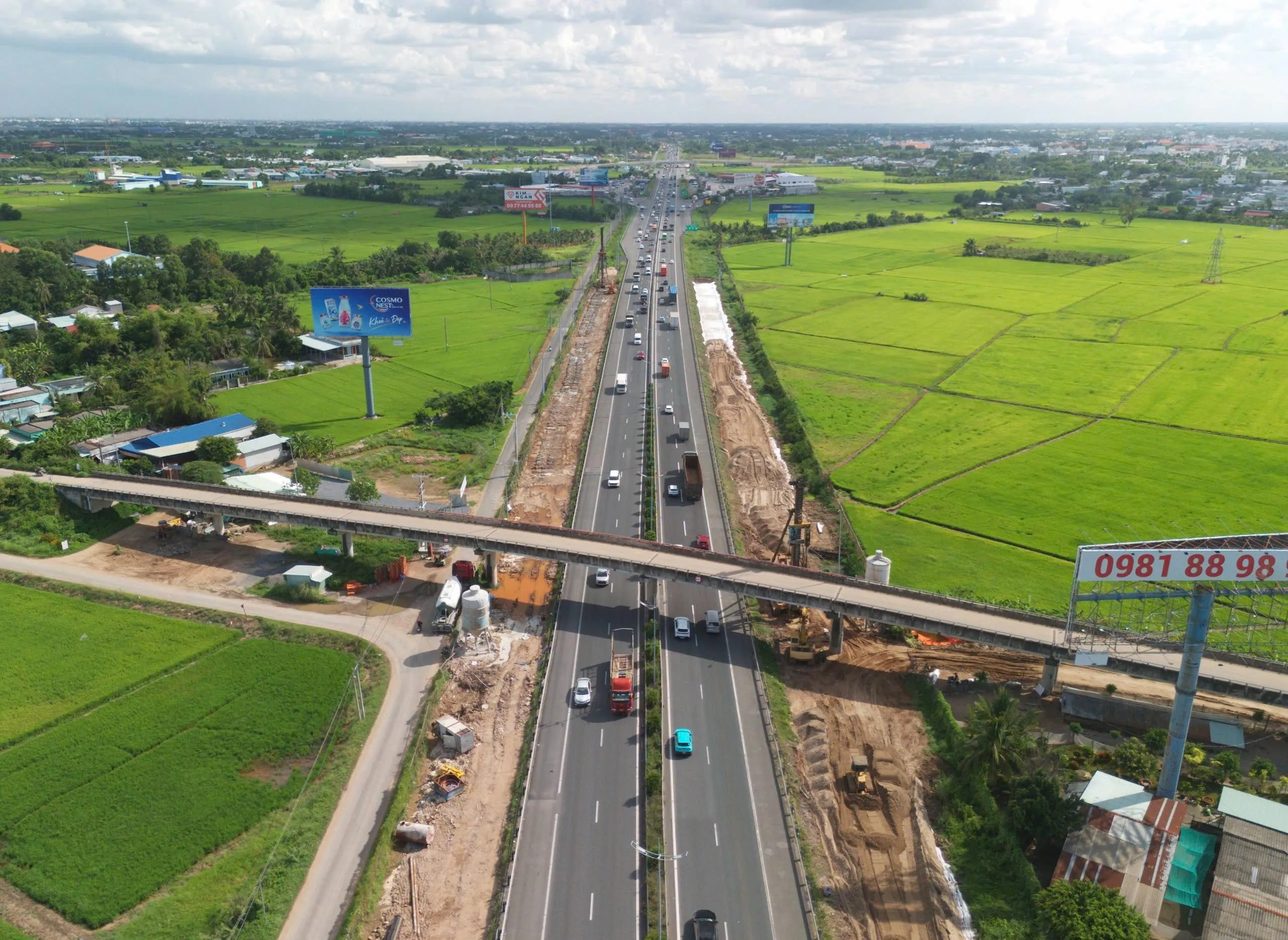 Ba dự án cao tốc phía Nam chạy đua về đích năm 2026, áp lực vật liệu và mặt bằng gia tăng
