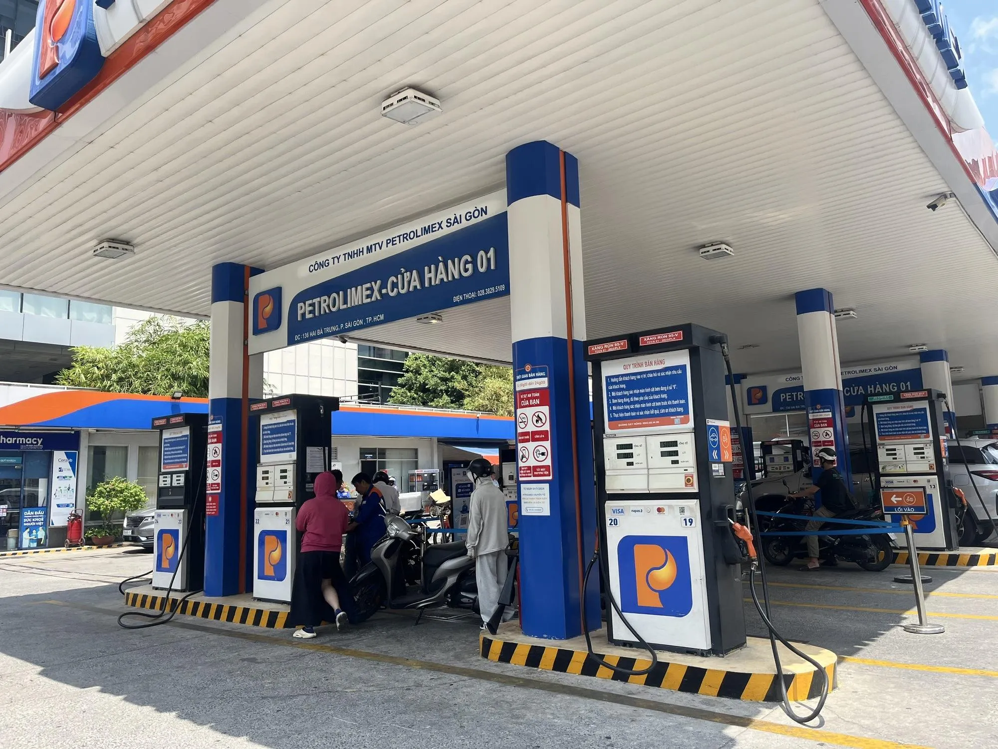 Giá xăng dầu hôm nay (25/8): Thị trường dầu giằng co vì lo nguồn cung