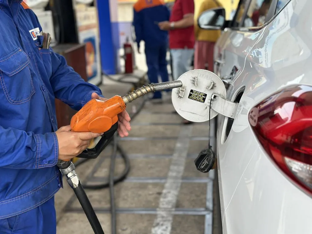 Giá xăng dầu hôm nay (27/8): Giá dầu thế giới tiếp tục giảm