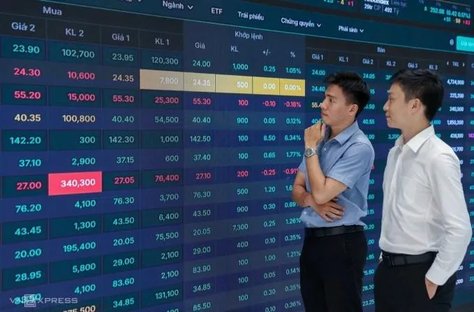 VN-Index thủng 1.700 điểm, thị trường đối mặt nguy cơ giảm sâu