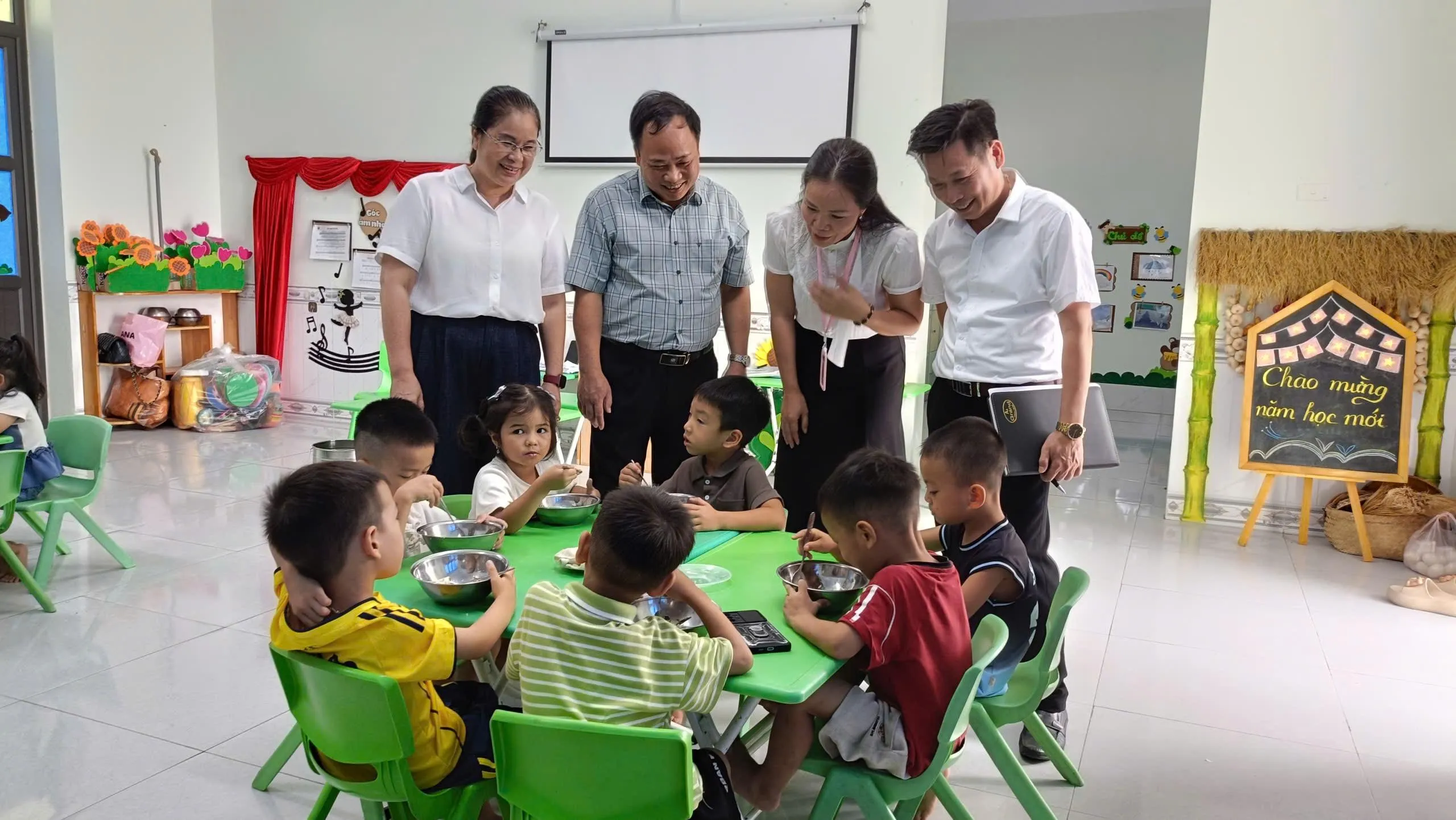 Không để “khoảng trống” trong quản lý bữa ăn học đường