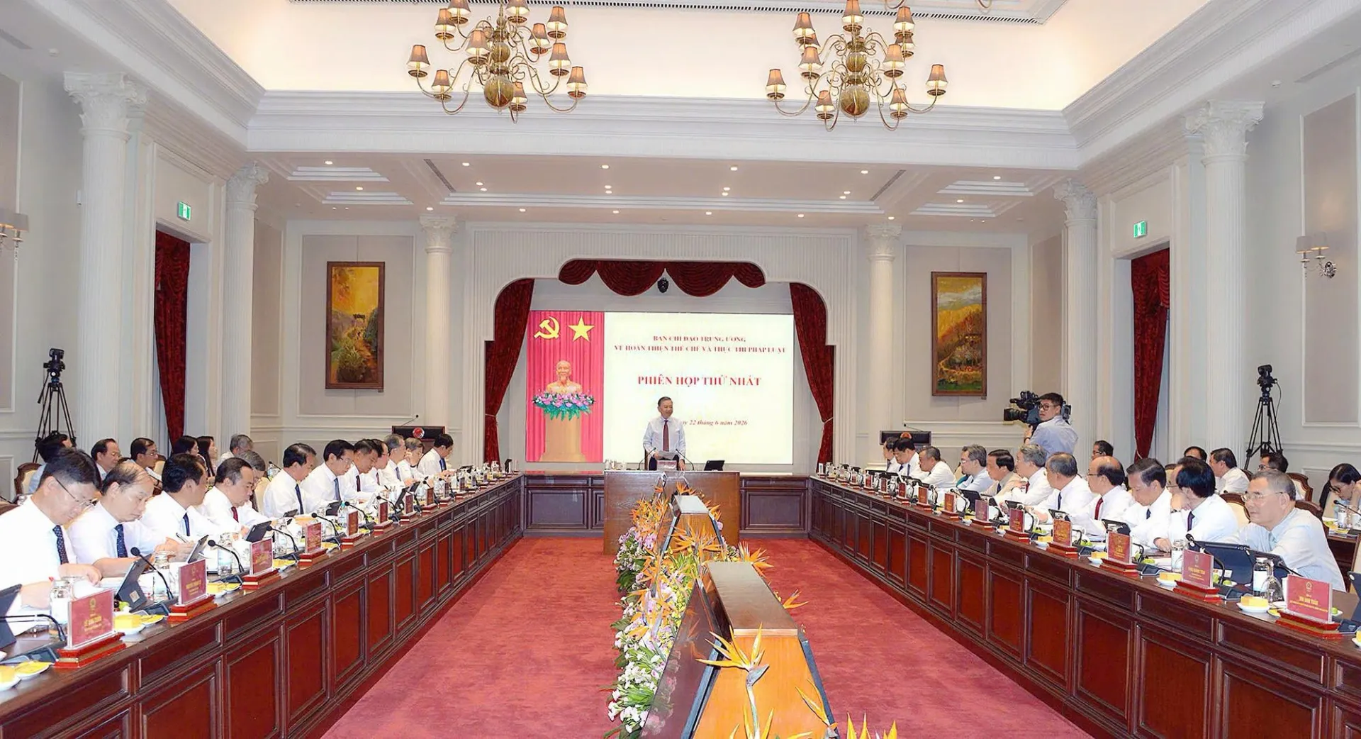 Mở đường cho tăng trưởng bằng những đột phá về thể chế