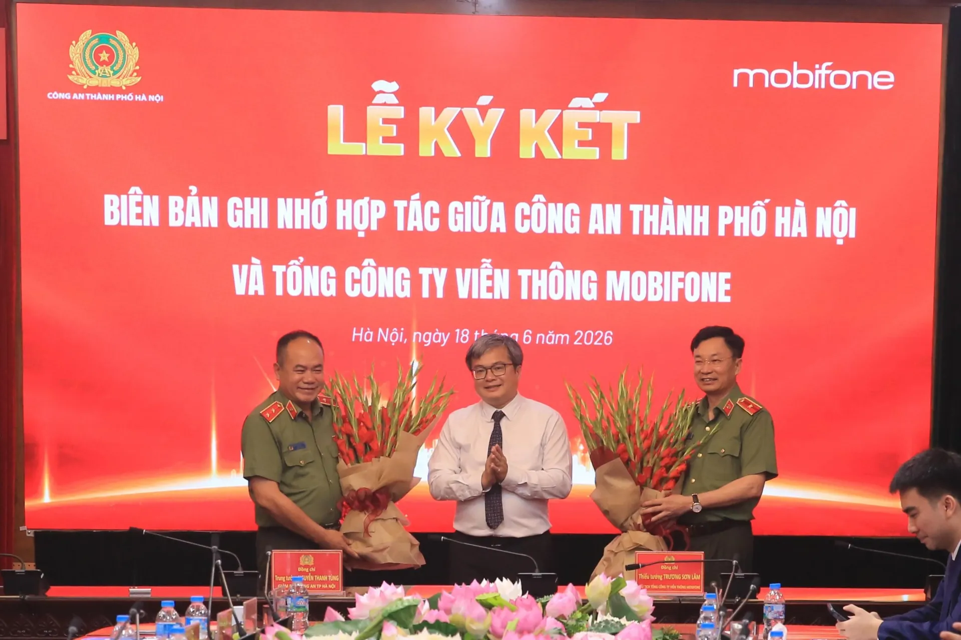 Công an Hà Nội và MobiFone hợp tác thúc đẩy chuyển đổi số, xây dựng Thủ đô thông minh