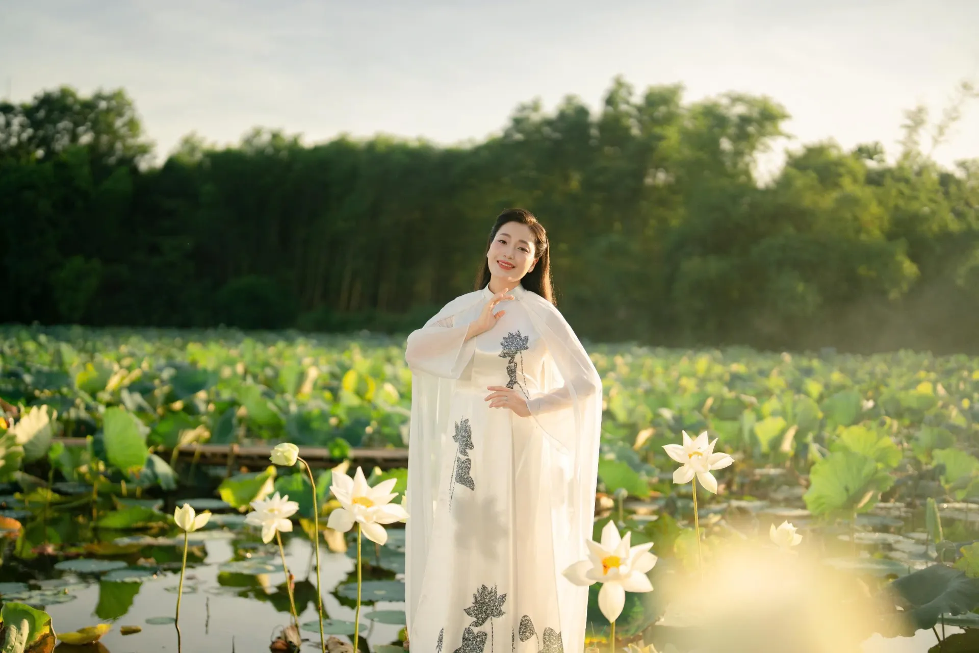 Sao Mai Huyền Trang ra mắt MV 'Em là cô gái Việt Nam' đúng sinh nhật tuổi 36