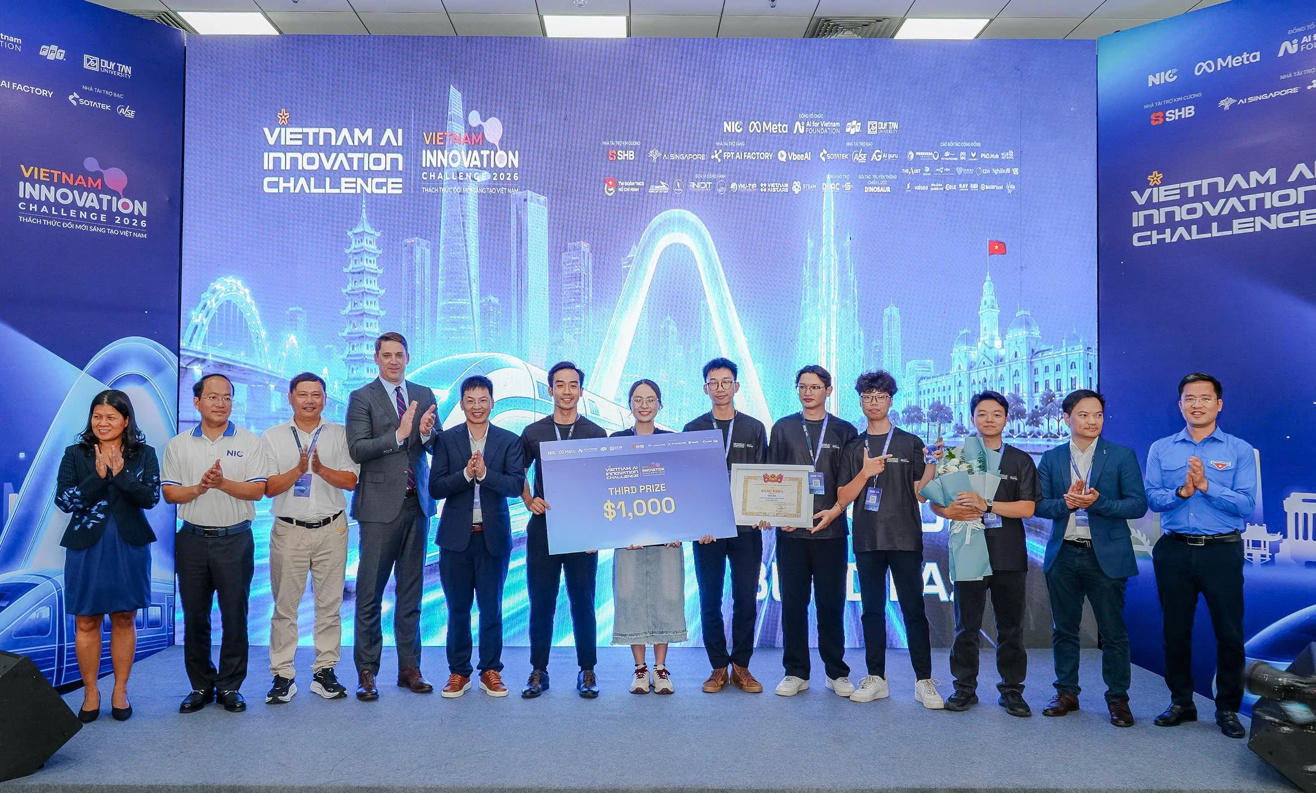 VAIC 2026: Vinh danh thế hệ “AI BUILDERS” đưa tri thức toàn cầu giải bài toán thực tế Việt Nam
